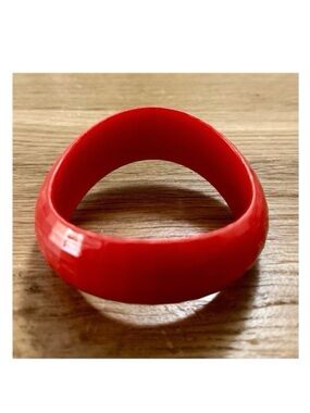 Vintage Boho Chunky Sculpted Acrylic Bangle with Subtle Ribbing - Red